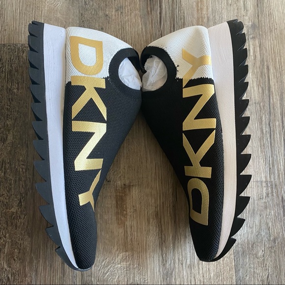 New DKNY Azer black gold slip on sneaker sz 9